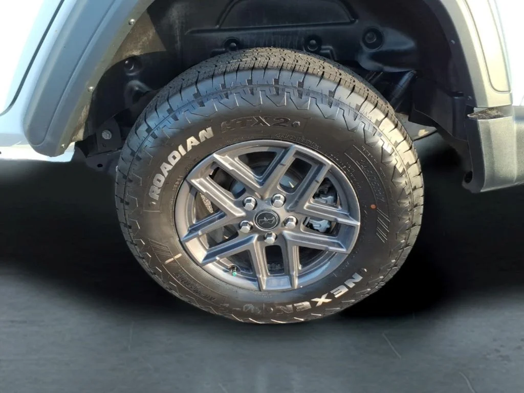 Used 2025 White Jeep Sport S image 14