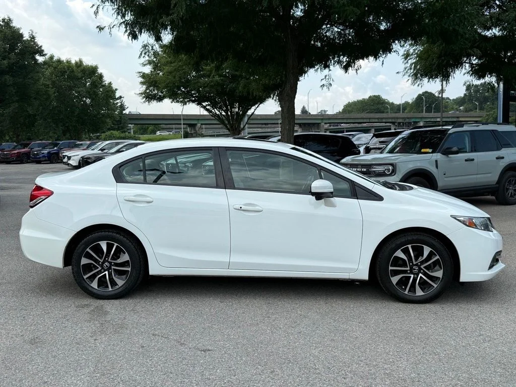 Used 2015 White Honda EX image 11