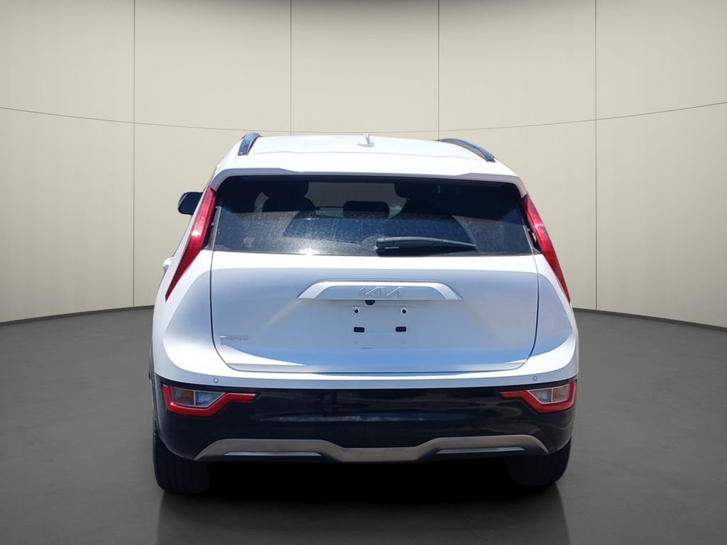 Used 2023 White Kia Wind image 6