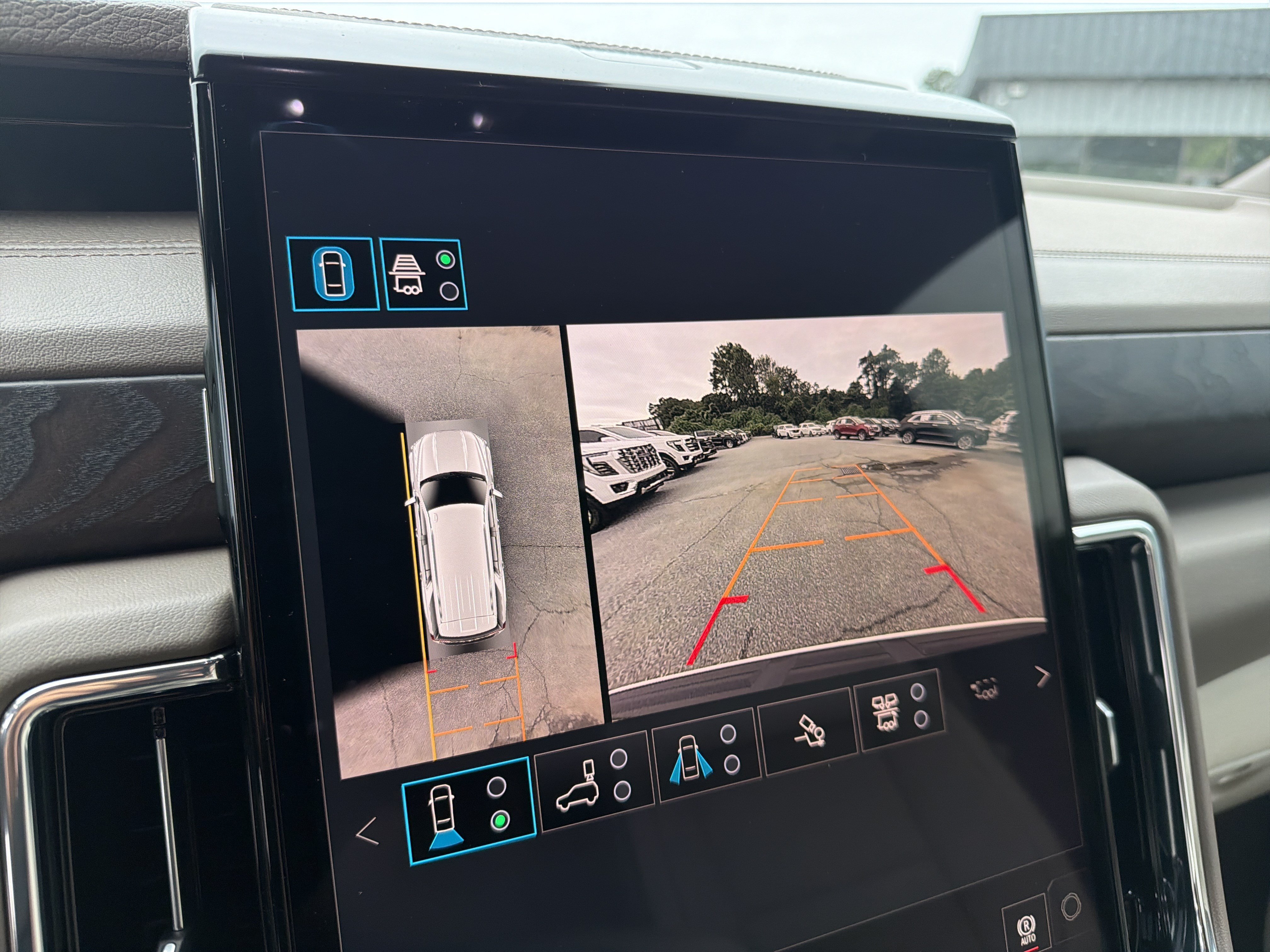 2026 GMC Yukon Denali - Photo 25