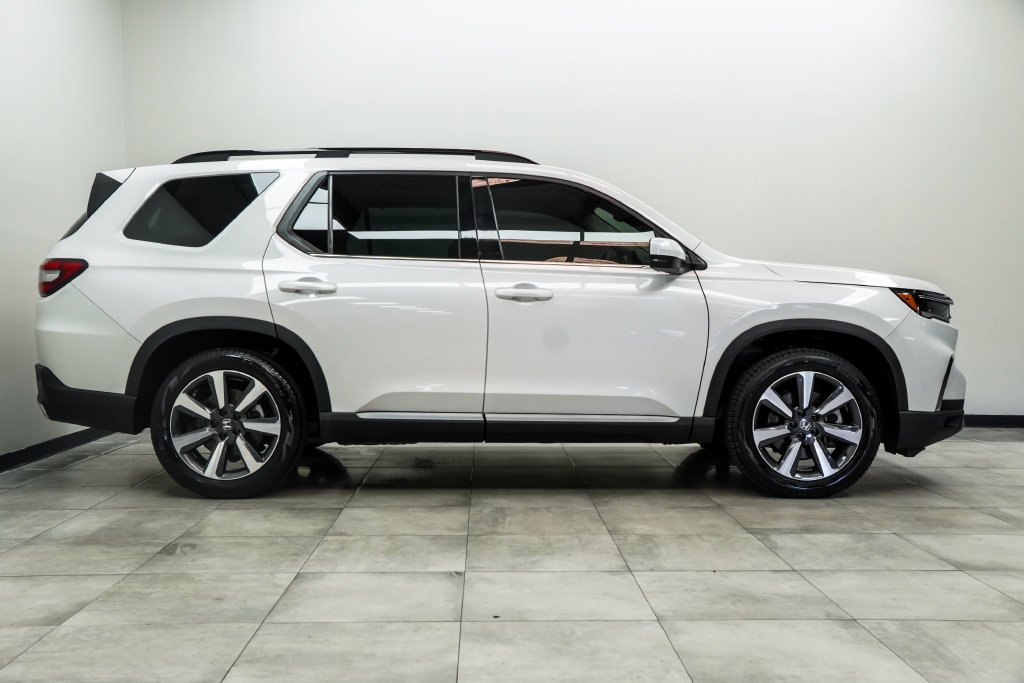 Used 2025 White Honda Touring image 11