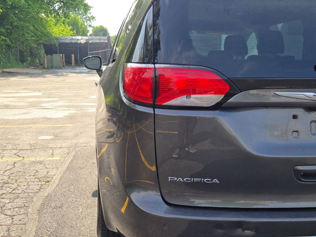 Used 2018 Gray Chrysler Touring L Plus image 13