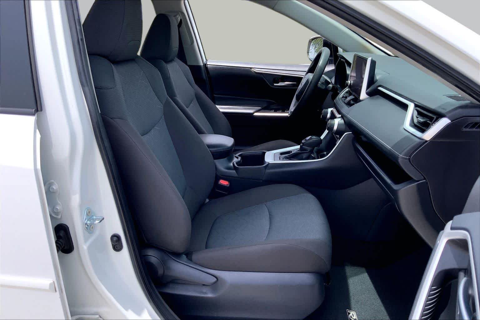 Used 2025 Ice Cap Toyota XLE image 9