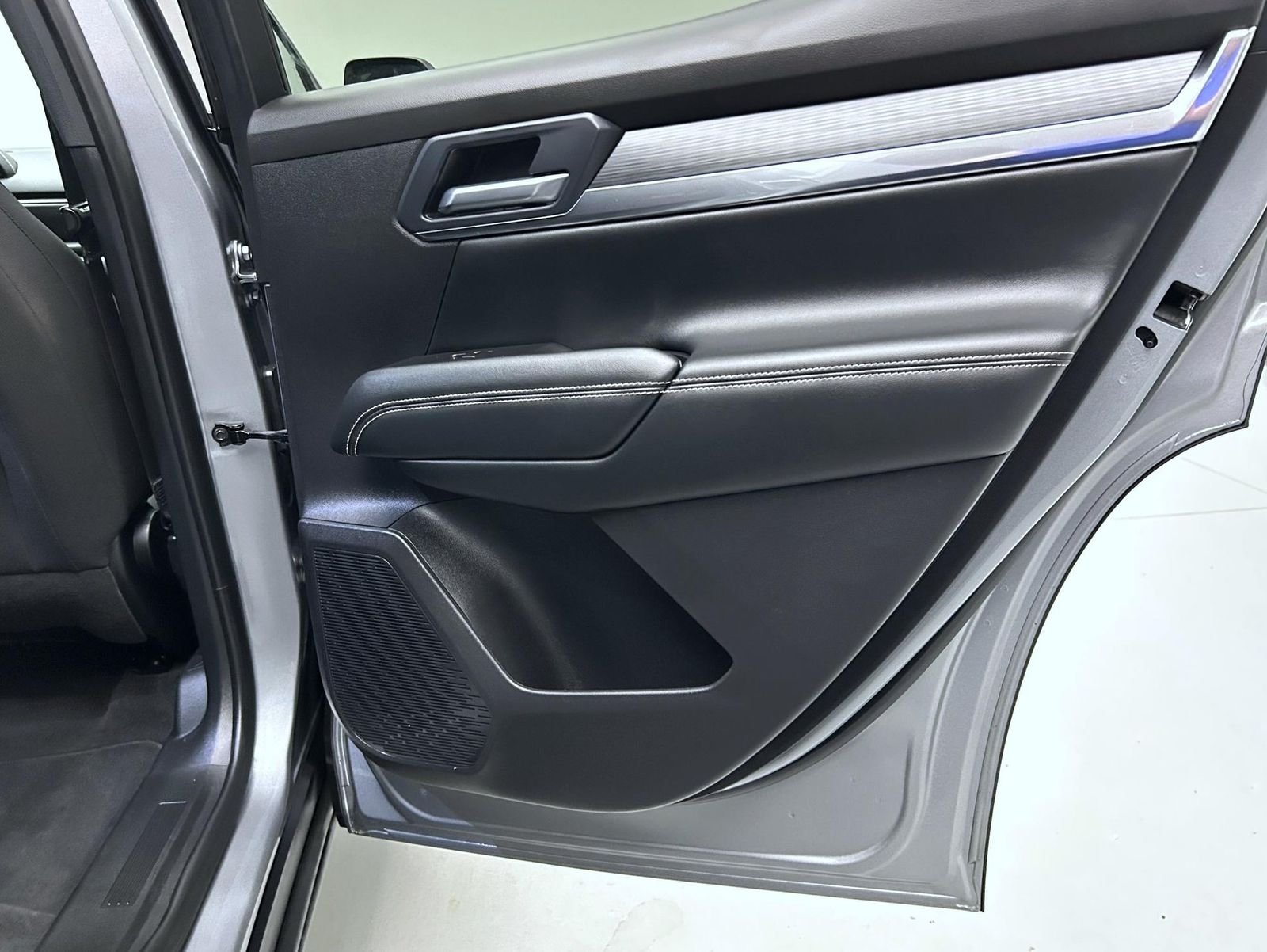 Used 2026 Silver GMC Elevation image 17