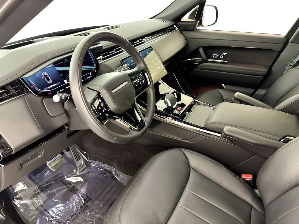 Used 2024 Black Land Rover Dynamic SE image 9