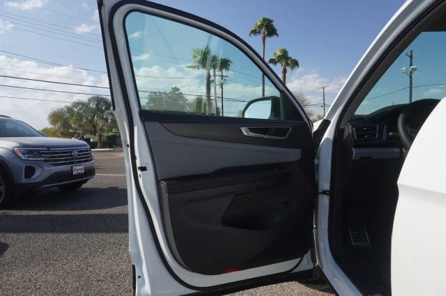New 2026 Opal White Pearl Volkswagen 2.0T Peak Edition image 15