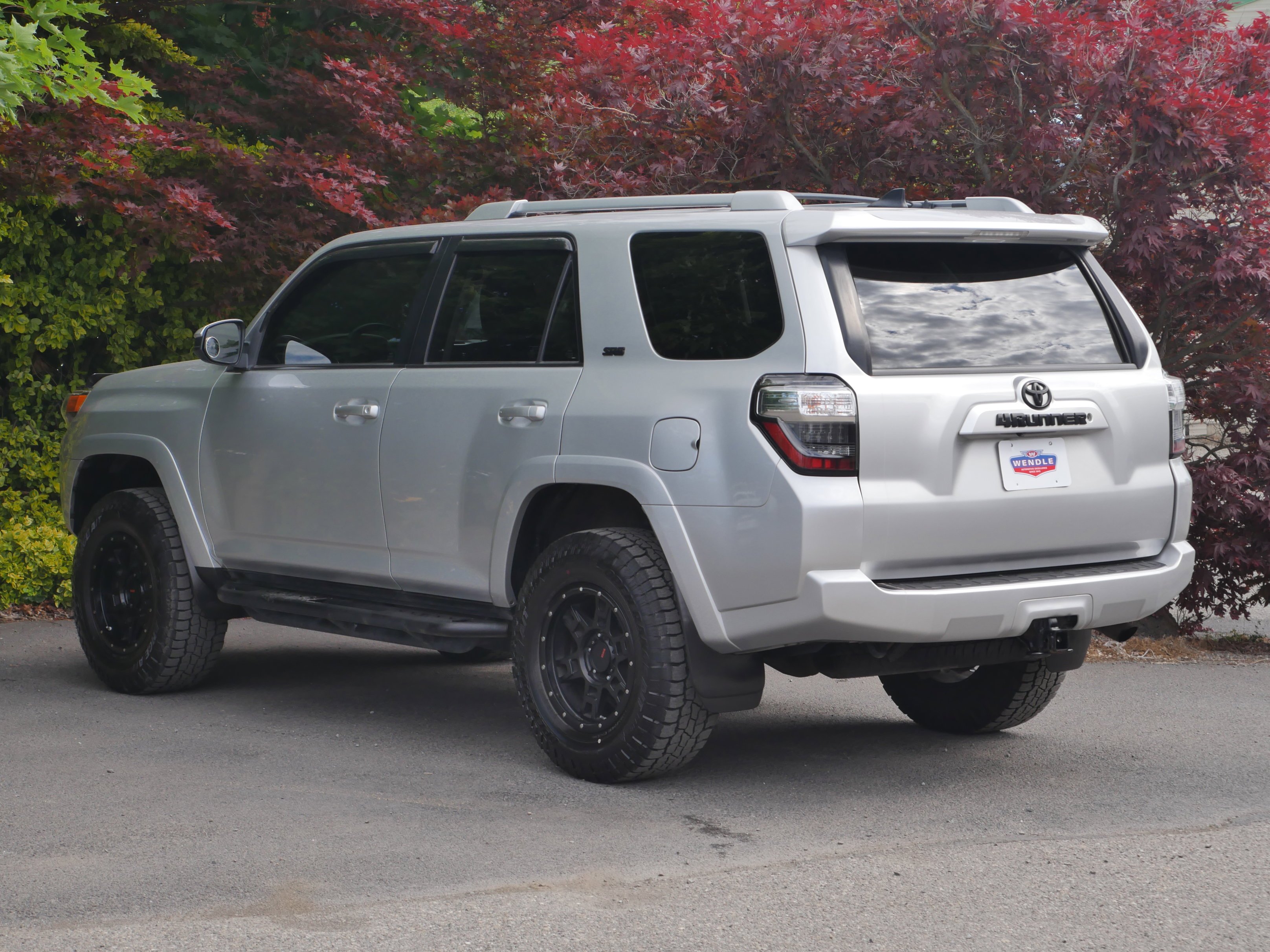 Used 2018 Classic Silver Metallic Toyota SR5 image 17