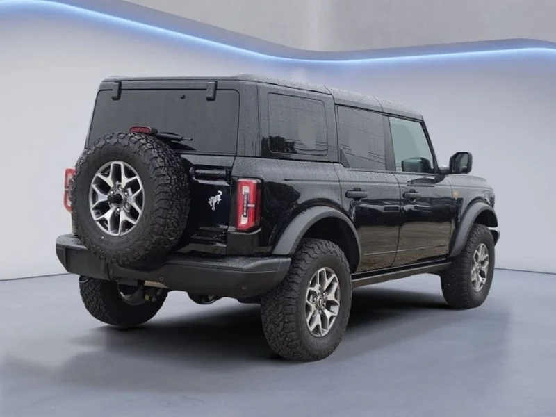Used 2025 Shadow Black Ford Badlands image 3