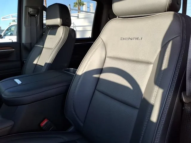 Used 2025 Onyx Black GMC Denali image 16