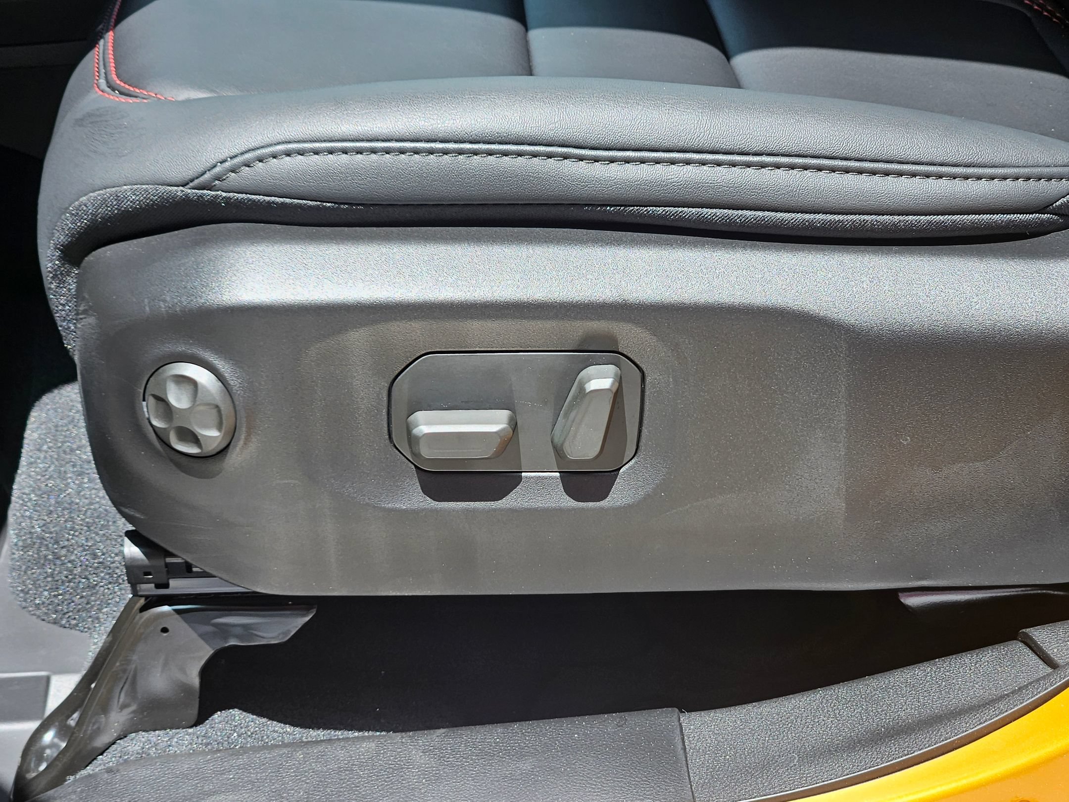 New 2026 Goldilocks Exterior Paint Jeep Rubicon X image 19