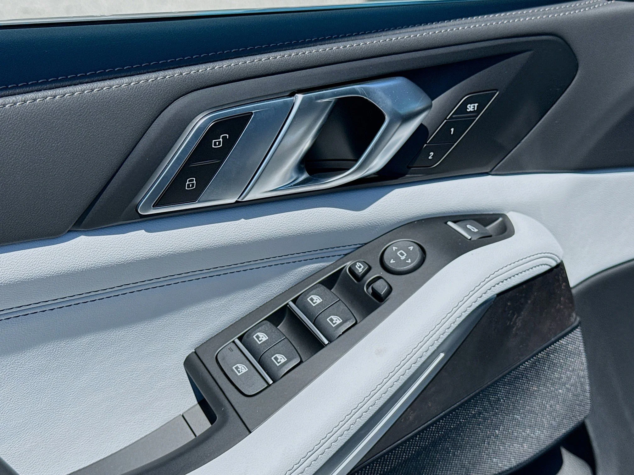 New 2026 Skyscraper Grey Metallic BMW sDrive40i image 23
