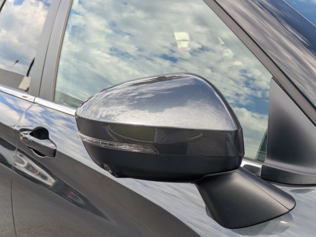 Used 2025  Mitsubishi SE image 10