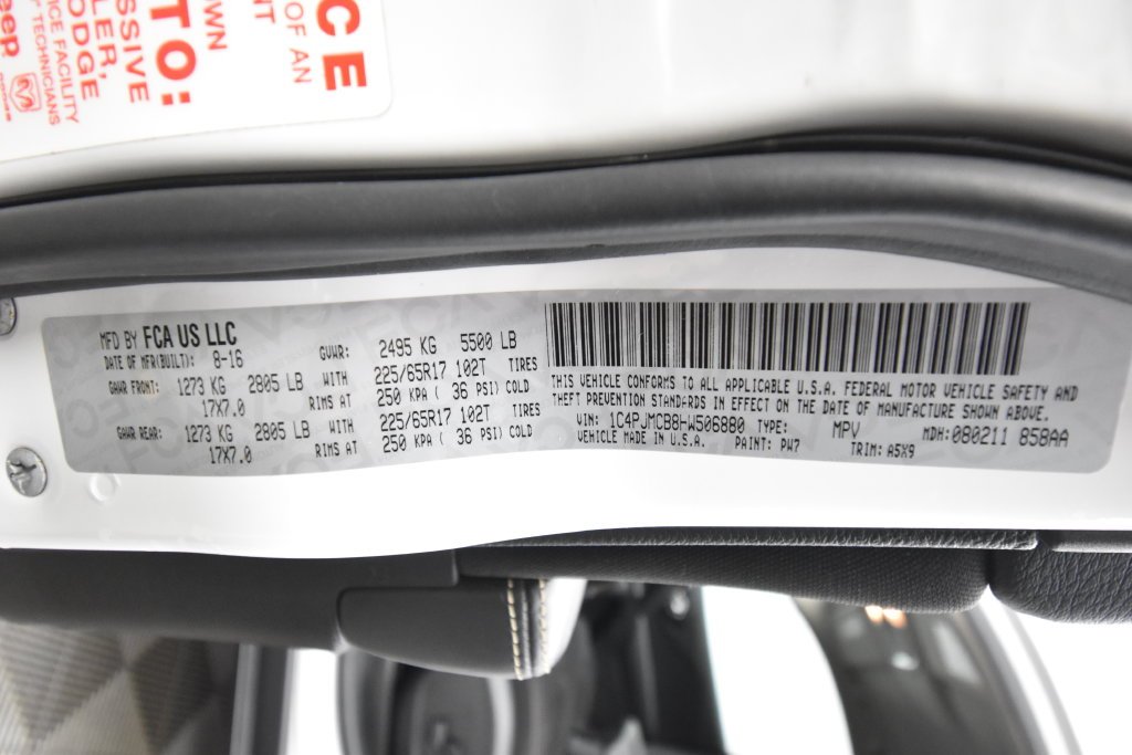 Used 2017 White Jeep Latitude image 23