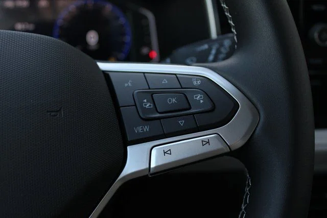 2025 Volkswagen Taos SEL - Photo 12