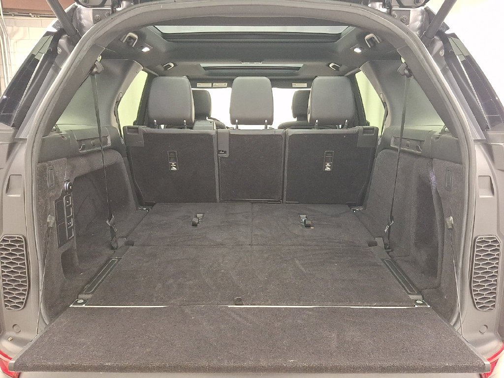 Used 2020  Land Rover SE image 30
