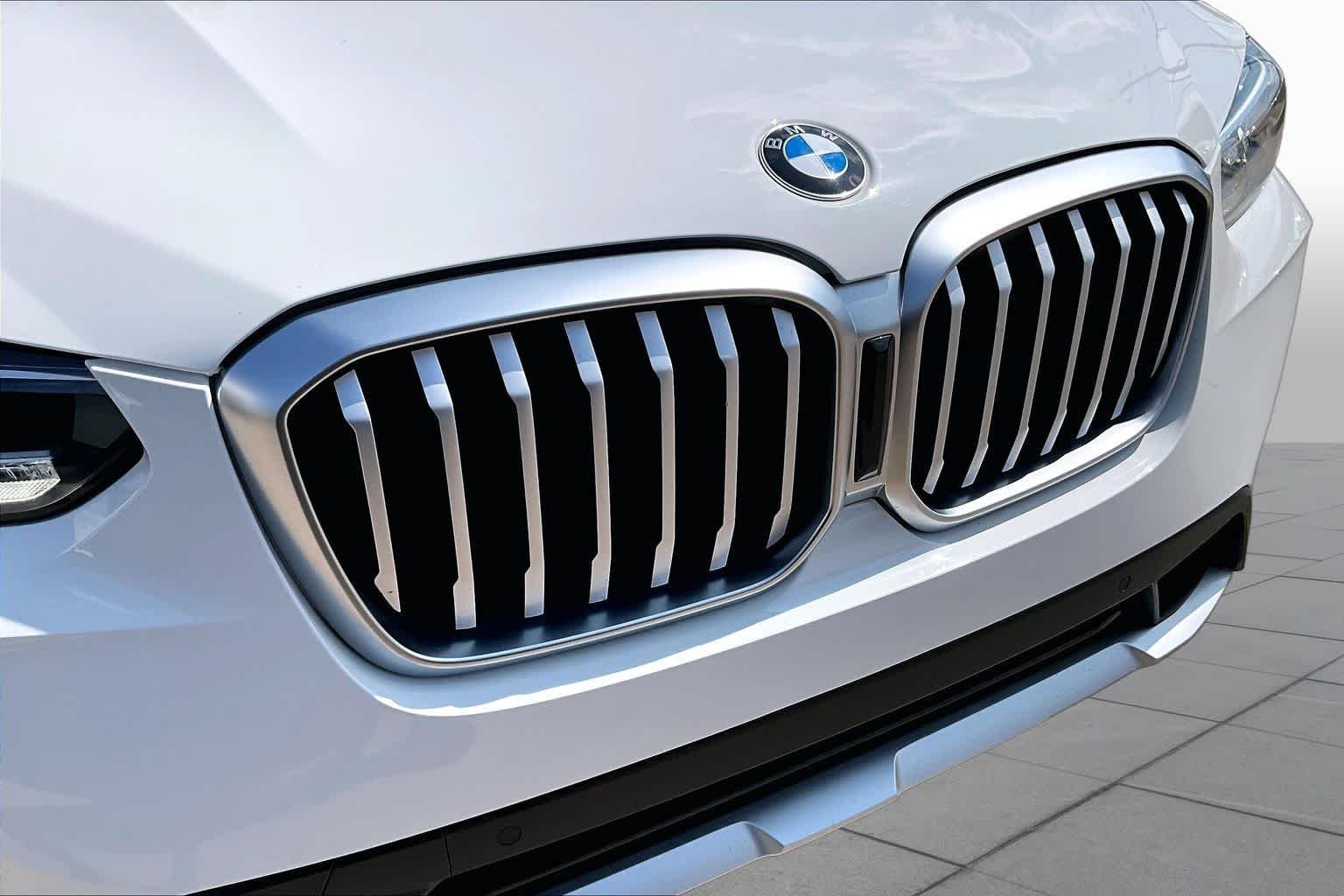 Used 2022 Alpine White BMW xDrive30i image 30