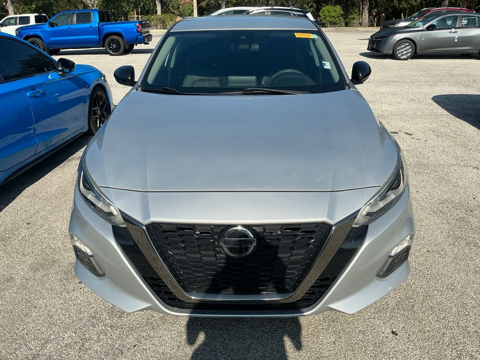 Used 2020 Silver Nissan 2.5 SR image 3