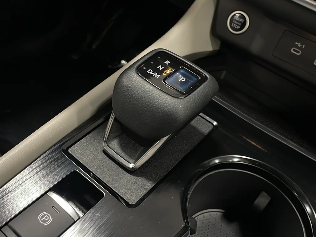 Used 2022 White Nissan SL image 37