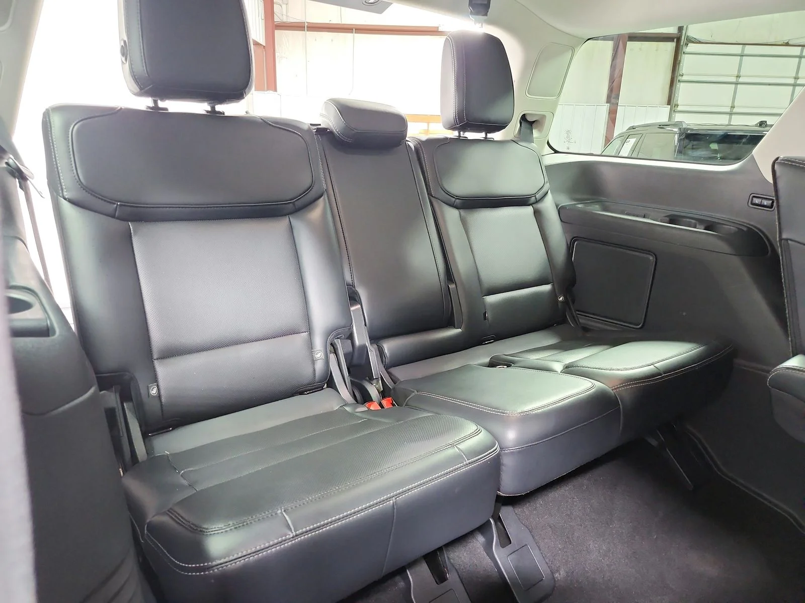 Used 2025 Agate Black Metallic Ford Platinum image 45