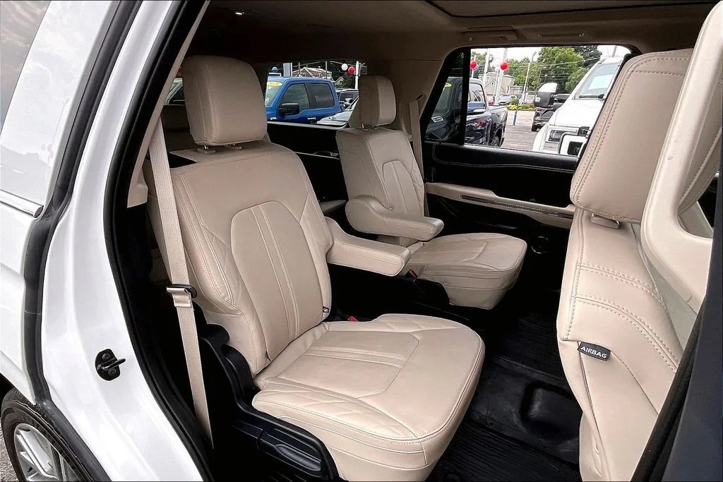 Used 2022 White Ford Platinum image 26