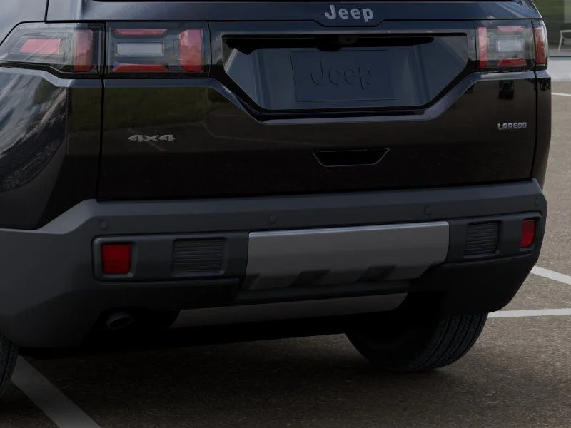 New 2026 Diamond Black Crystal Pearl-Coat Exterior Paint Jeep Laredo image 13