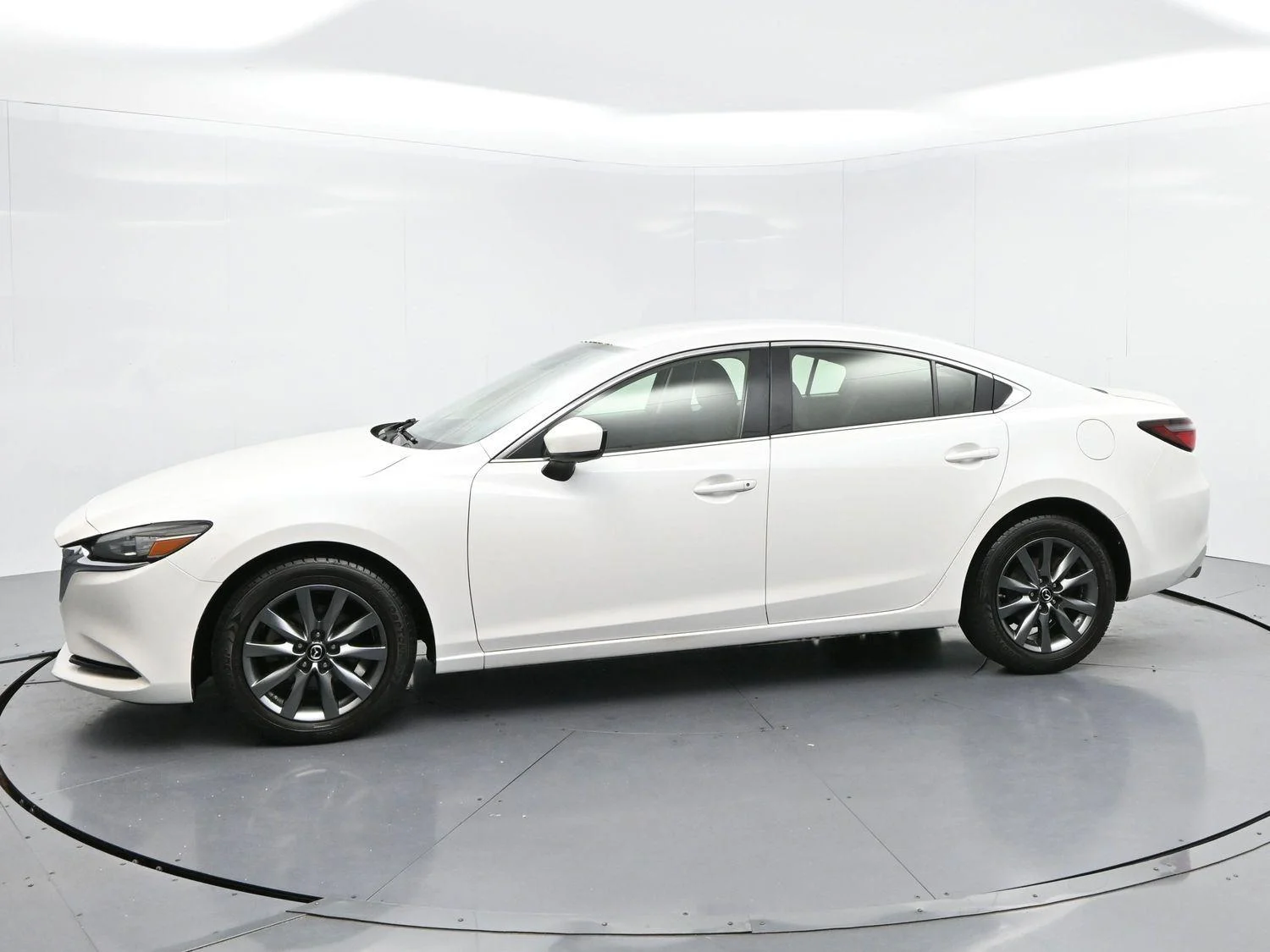 Used 2018 Snowflake White Pearl Mica Mazda Sport image 4