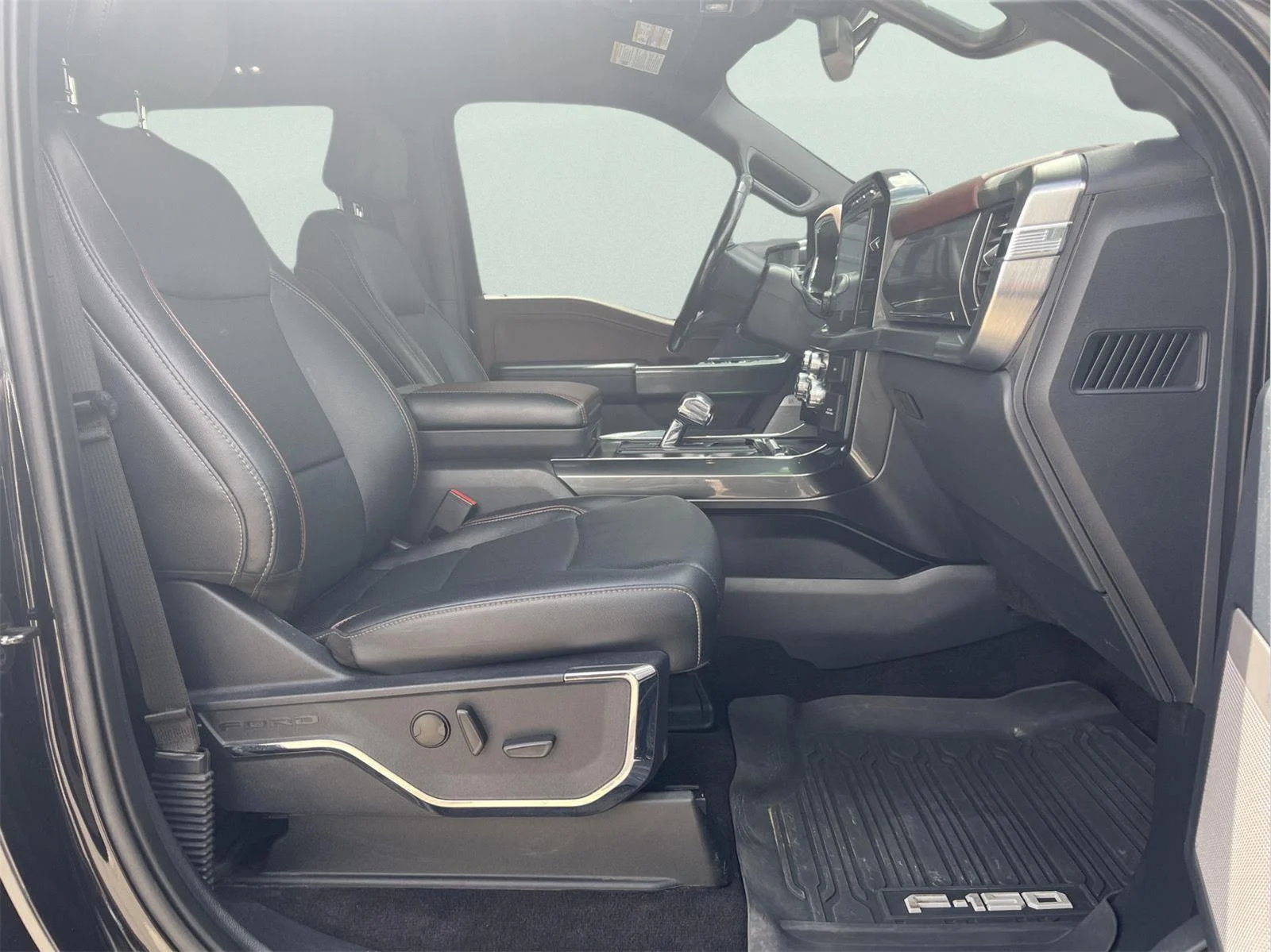 Used 2022 Agate Black Ford LARIAT image 13