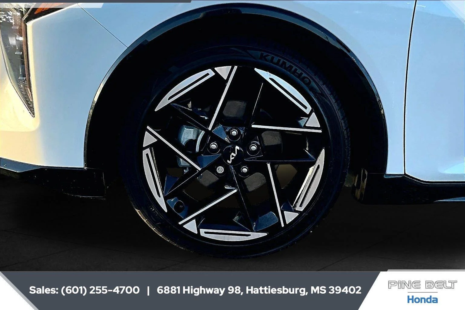 Used 2025 Snow White Pearl Kia GT-Line image 7