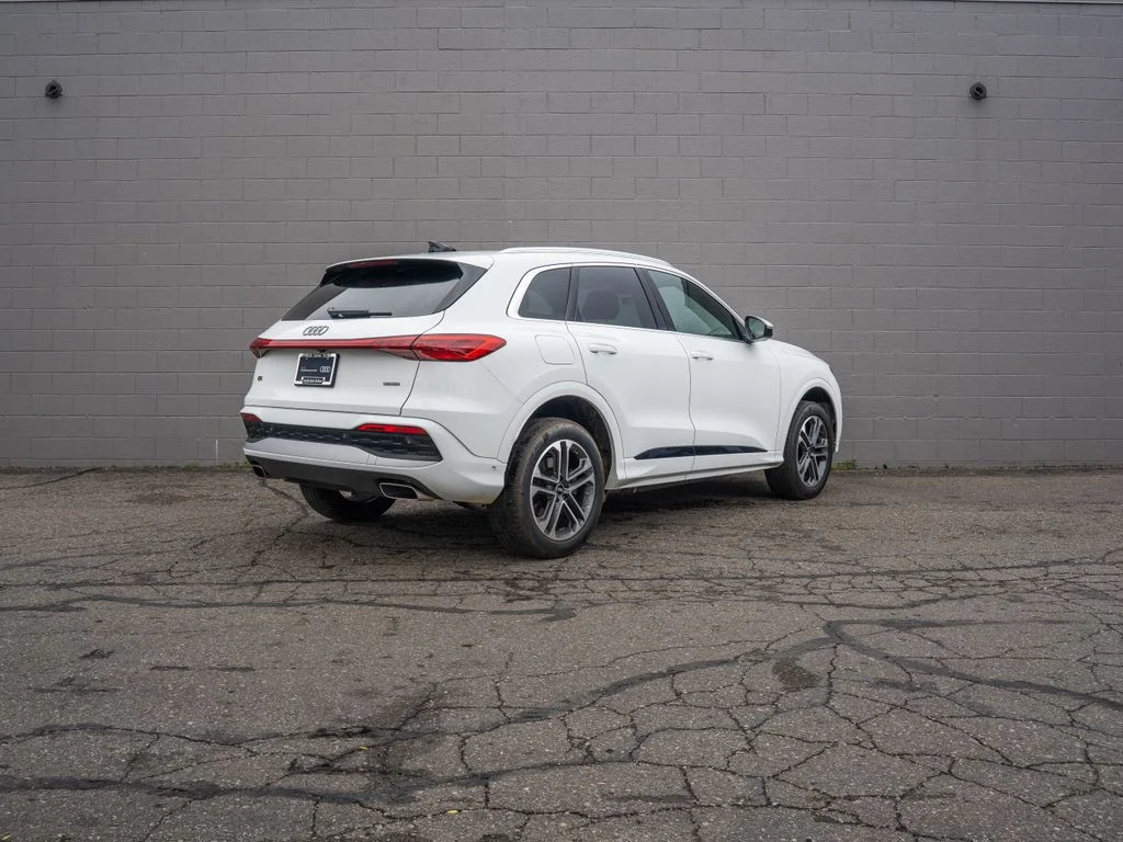Used 2025 White Audi  image 7