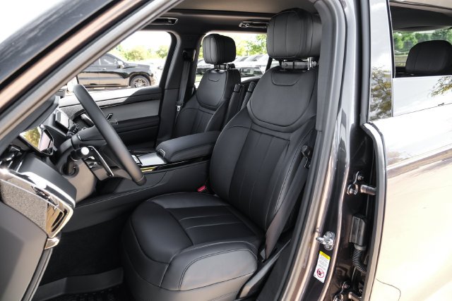 New 2027 Charente Grey Land Rover SE image 29