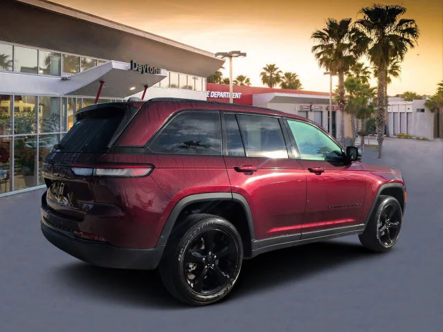 Used 2024 Red Jeep Altitude X image 3