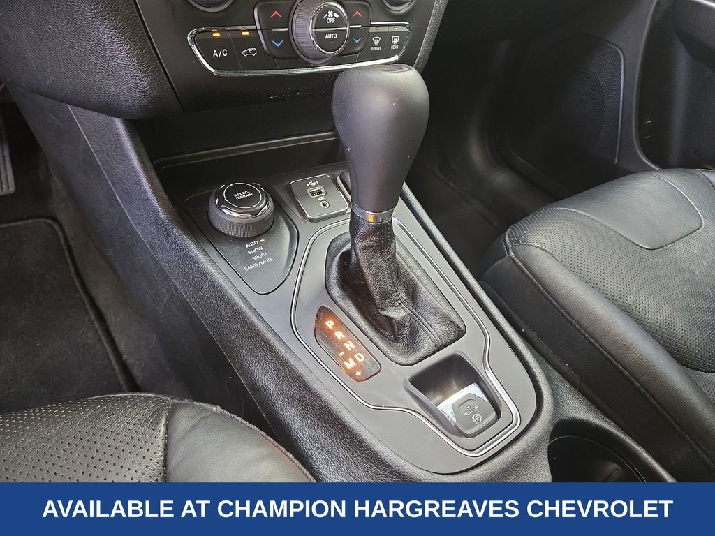 Used 2021 Gray Clearcoat Jeep Latitude Lux image 21