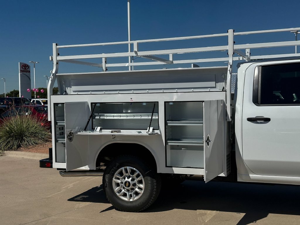 New 2026 Summit White Chevrolet WT image 5