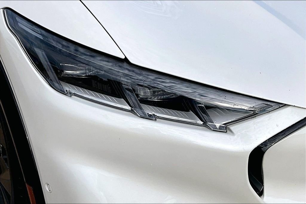 Used 2023 White Ford Premium image 31