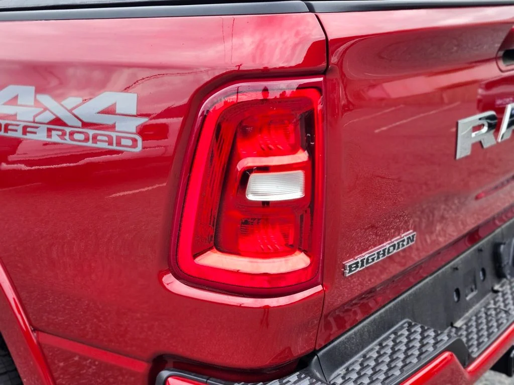 New 2026 Molten Red Pearl-Coat Exterior Paint RAM Big Horn/Lone Star image 9