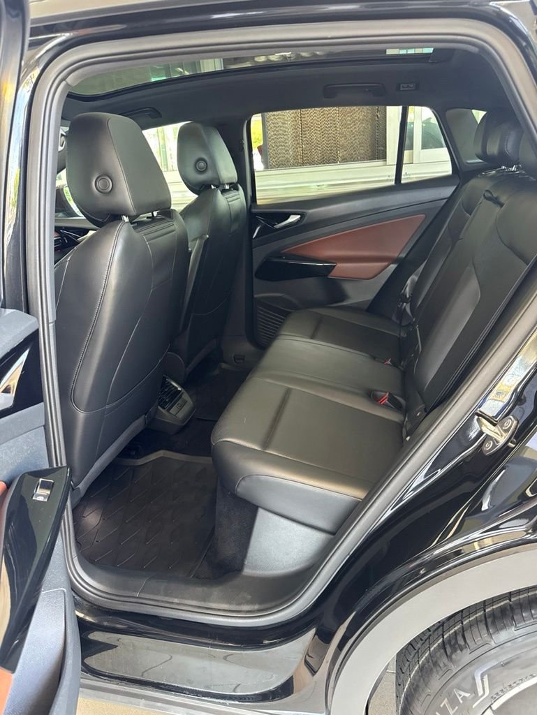 Certified Used 2022 Black Volkswagen Pro S image 10