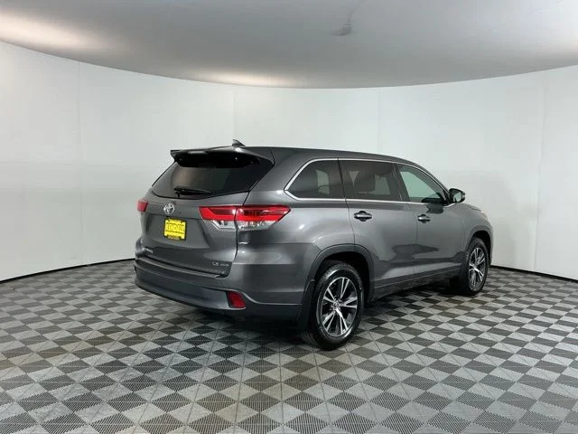 Used 2017 Gray Toyota LE Plus image 5