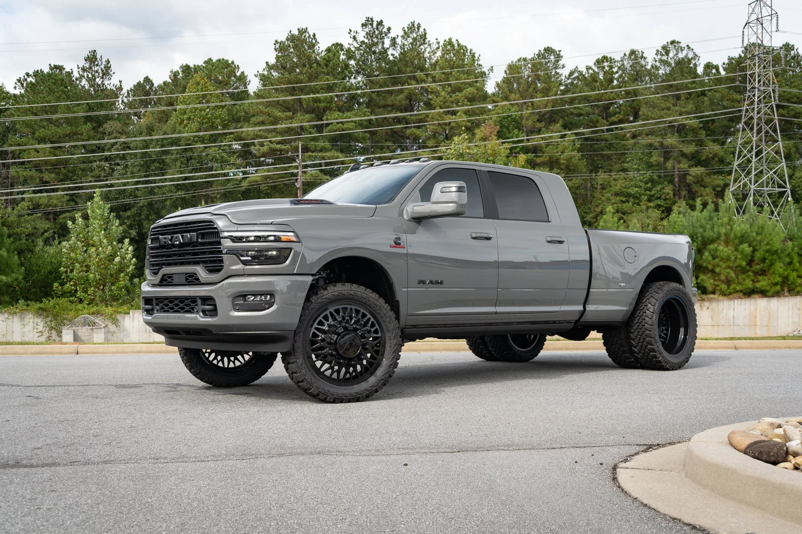 New 2026 Ceramic Gray Clear-Coat Exterior Paint RAM Laramie image 4
