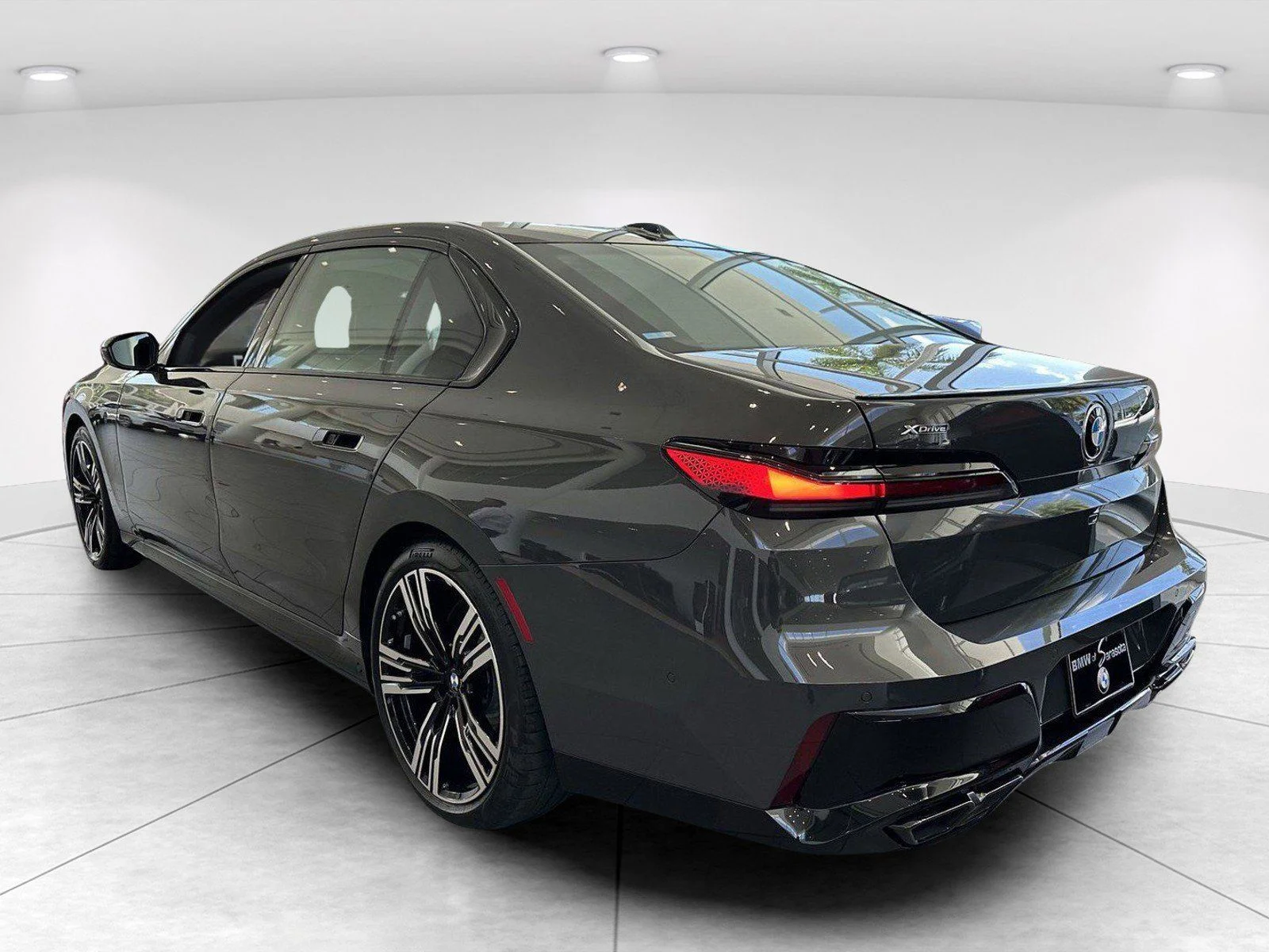 New 2026 Dravit Grey Metallic BMW 760i xDrive image 3