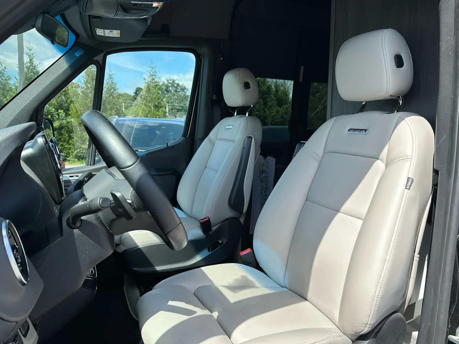 Used 2022 Obsidian Black Metallic Mercedes-Benz  image 11