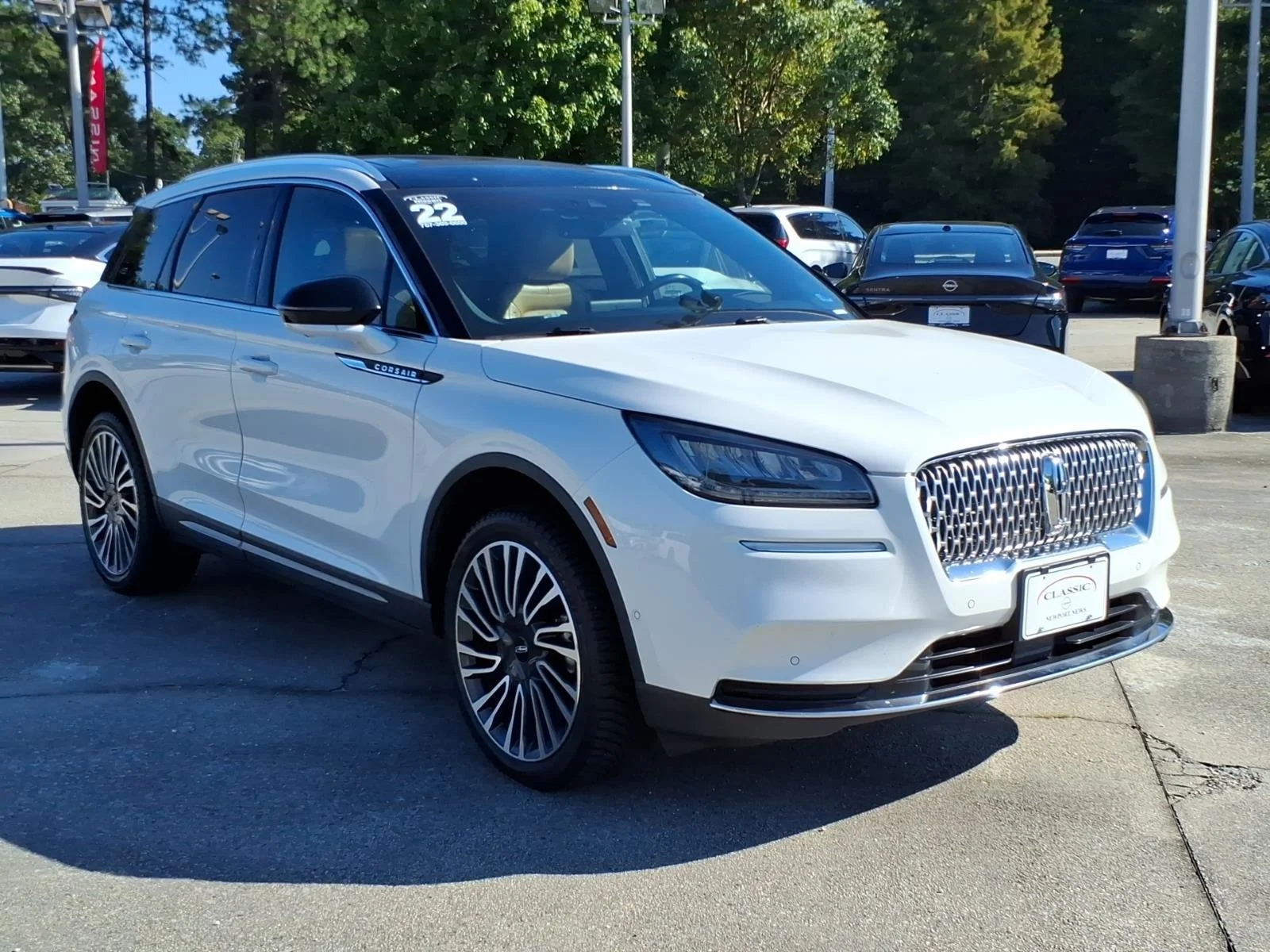 Used 2022 Pristine White Metallic Tri-Coat Lincoln Reserve image 5
