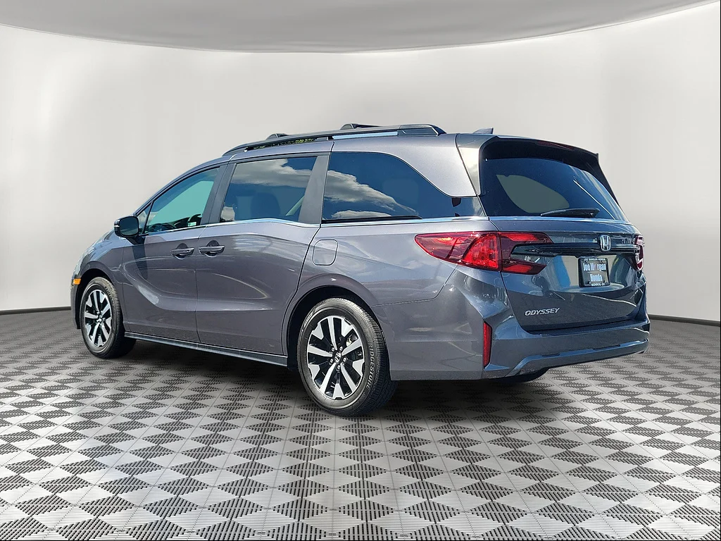 Certified Used 2026 Modern Steel Metallic Honda EX-L image 3