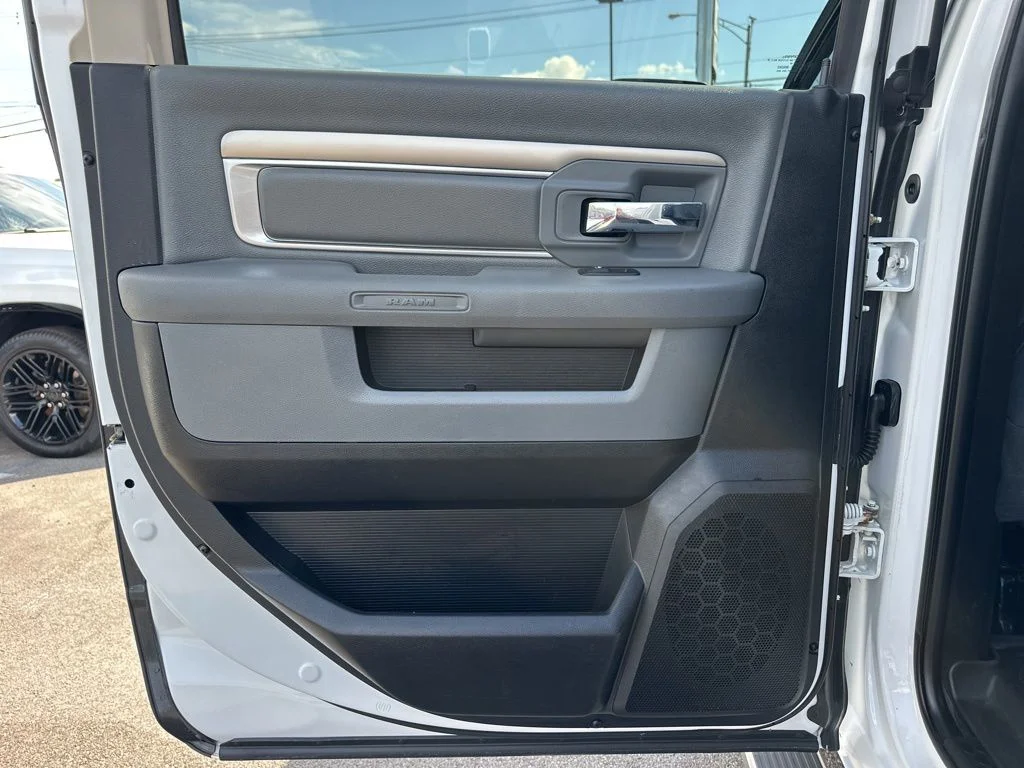 Used 2017 White Ram SLT image 17