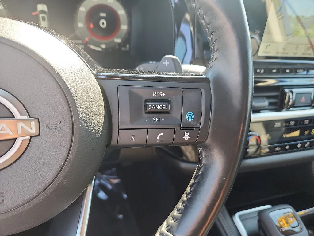 Used 2023 Blue Nissan Platinum image 24