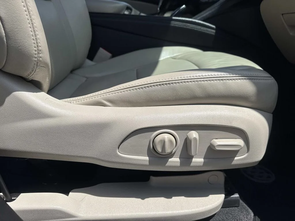 Used 2019 White Buick Essence image 12