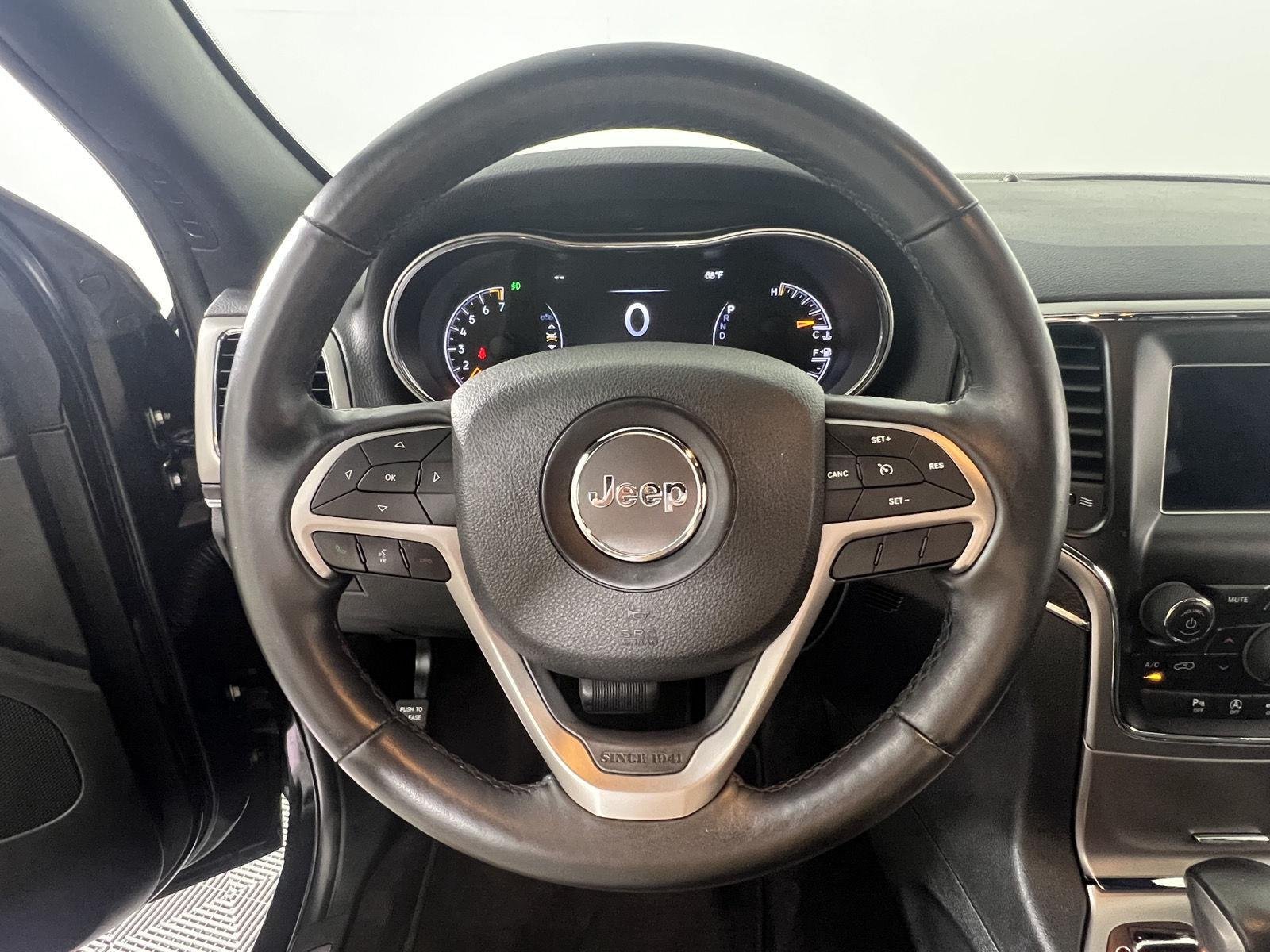 Used 2018 Diamond Black Crystal Pearlcoat Jeep Limited image 13