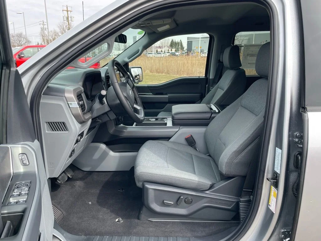 2025 Ford F-150 XLT - Photo 28