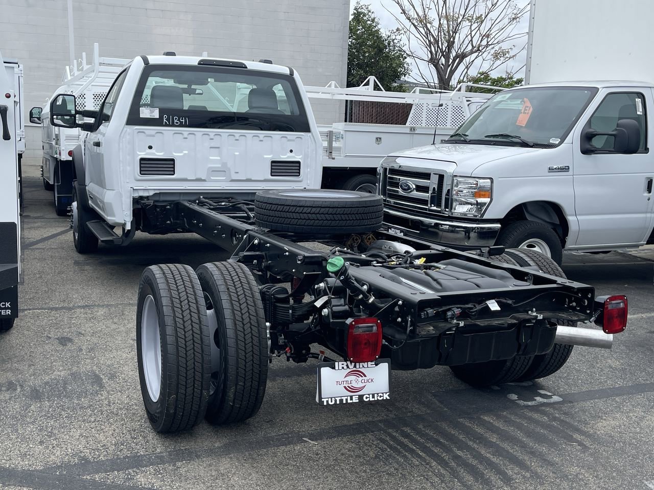 New 2025 Oxford White Ford XL image 4