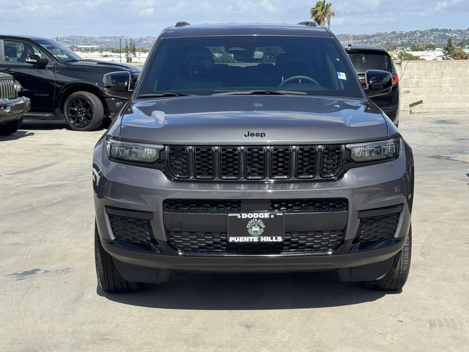 Used 2024 Baltic Gray Metallic Clearcoat Jeep Altitude image 3