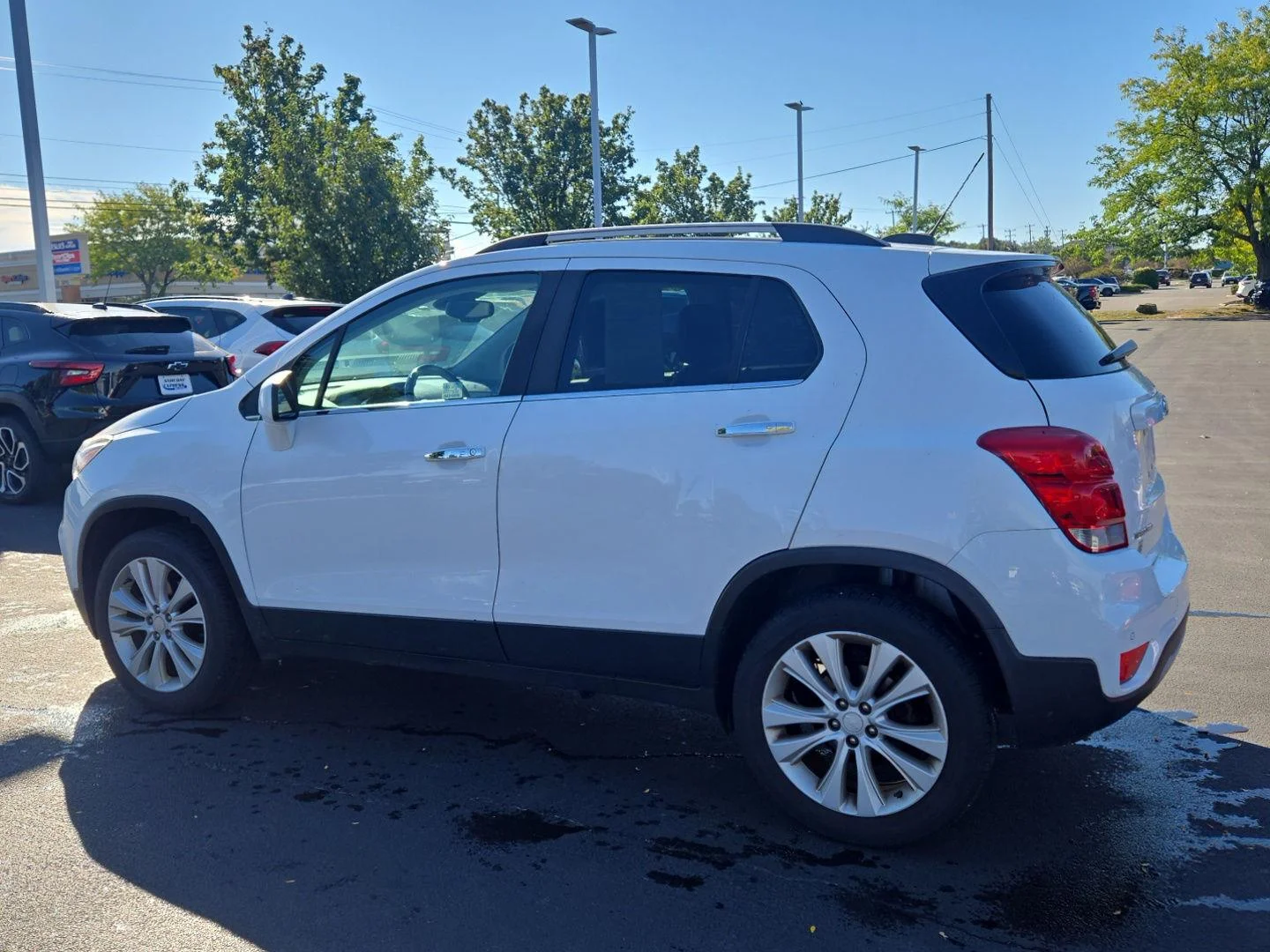 Used 2017 SUMMIT WHITE Chevrolet Premier image 4
